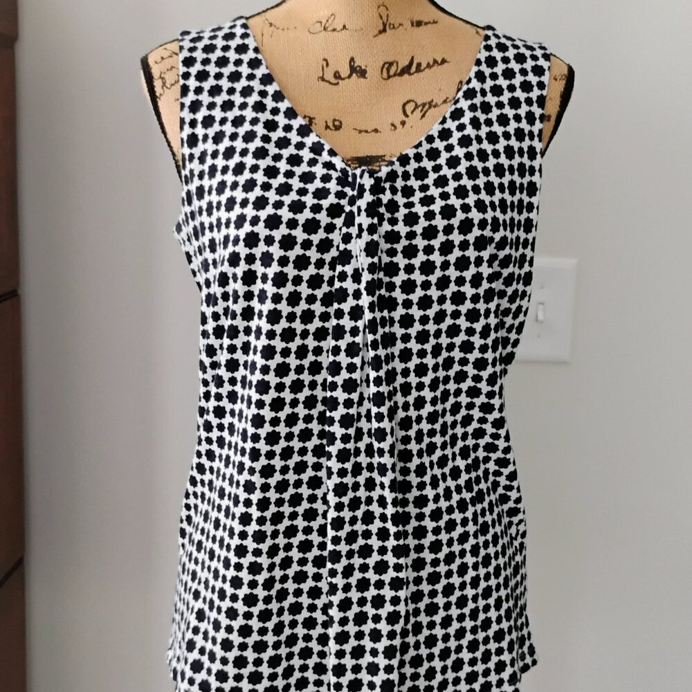 Basic Editions Sleeveless Shirt Blue & White Medium, Pre-Owned in Nice Condition